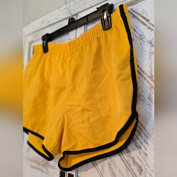Vintage 1970's Yellow And Black Gym Shorts - Picture 2 of 9